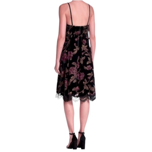 Max Studio Flowers 💐 & Lace Slip Dress Medium Velvet Spaghetti Straps Lace Trim - Picture 5 of 16